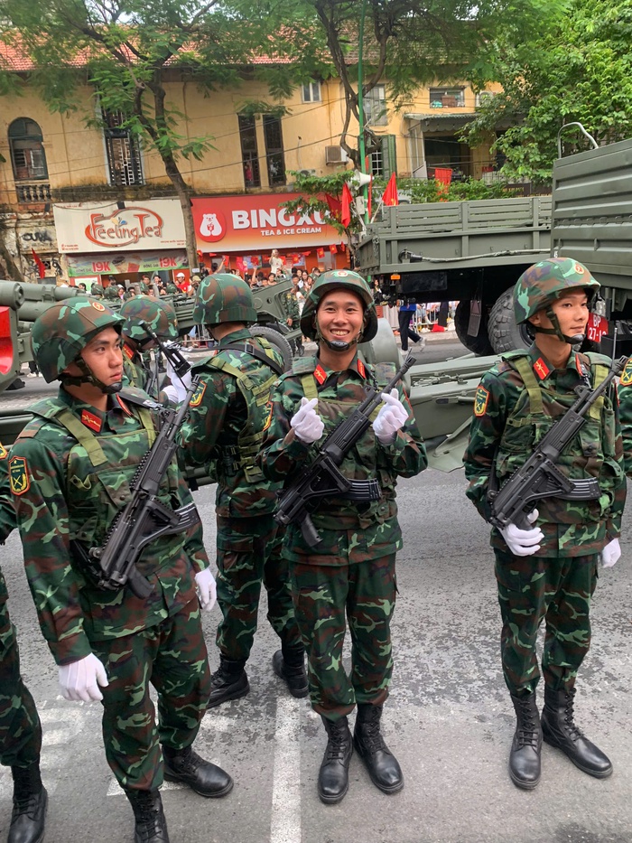 Chiến sĩ Khối pháo binh - tên lửa cùng người dân cất cao tiếng hát "Việt Nam - Hồ Chí Minh"- Ảnh 5. Chiến sĩ Khối pháo binh - tên lửa cùng người dân cất cao tiếng hát "Việt Nam - Hồ Chí Minh"- Ảnh 5.