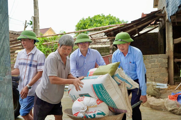 Nghệ An: Nước lũ lên cao, di dời gần 300 hộ dân đến nơi an toàn- Ảnh 3. Nghệ An: Nước lũ lên cao, di dời gần 300 hộ dân đến nơi an toàn- Ảnh 3.