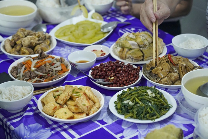 Ấm áp bữa cơm của cán bộ xã vùng cao sau sáp nhập địa giới hành chính- Ảnh 4. Ấm áp bữa cơm của cán bộ xã vùng cao sau sáp nhập địa giới hành chính- Ảnh 4.