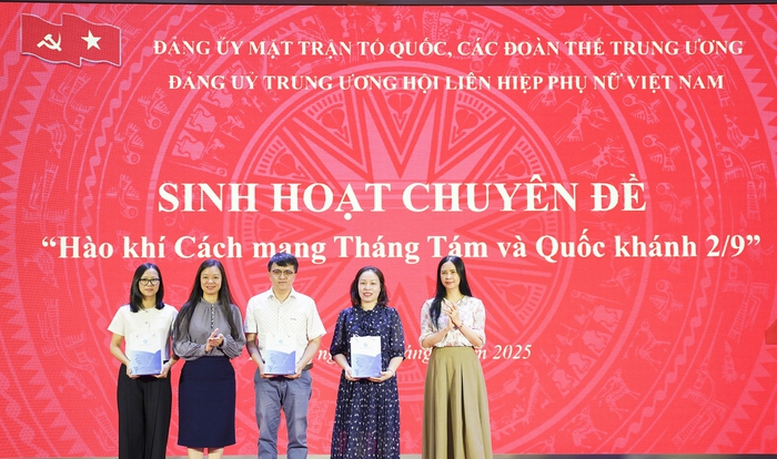 Đảng bộ TƯ Hội LHPN Việt Nam sinh hoạt chuyên đề "Hào khí Cách mạng Tháng Tám và Quốc khánh 2/9"- Ảnh 14. Đảng bộ TƯ Hội LHPN Việt Nam sinh hoạt chuyên đề "Hào khí Cách mạng Tháng Tám và Quốc khánh 2/9"- Ảnh 14.