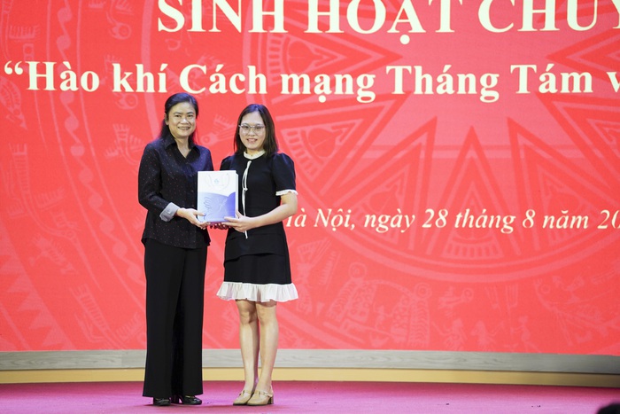 Đảng bộ TƯ Hội LHPN Việt Nam sinh hoạt chuyên đề "Hào khí Cách mạng Tháng Tám và Quốc khánh 2/9"- Ảnh 13. Đảng bộ TƯ Hội LHPN Việt Nam sinh hoạt chuyên đề "Hào khí Cách mạng Tháng Tám và Quốc khánh 2/9"- Ảnh 13.