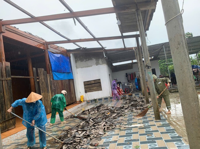 Hội LHPN tỉnh Hà Tĩnh thăm hỏi gia đình hội viên chịu ảnh hưởng nặng nề do bão số 5- Ảnh 2. Hội LHPN tỉnh Hà Tĩnh thăm hỏi gia đình hội viên chịu ảnh hưởng nặng nề do bão số 5- Ảnh 2.