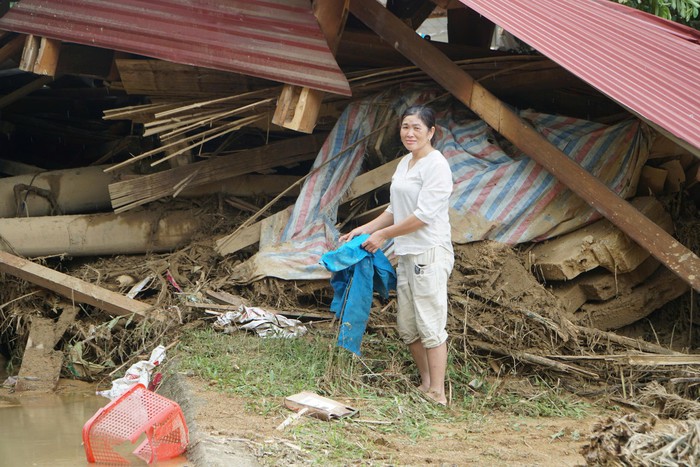 Vượt núi, băng rừng vận chuyển lương thực hỗ trợ 520 hộ dân ở Thanh Hóa bị cô lập - Ảnh 9. Vượt núi, băng rừng vận chuyển lương thực hỗ trợ 520 hộ dân ở Thanh Hóa bị cô lập - Ảnh 9.