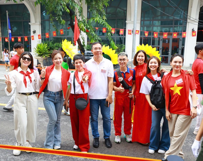 Huấn luyện viên bắn súng Đặng Hồng Hà đón tin vui của học trò khi đang tập luyện A80- Ảnh 12. Huấn luyện viên bắn súng Đặng Hồng Hà đón tin vui của học trò khi đang tập luyện A80- Ảnh 12.