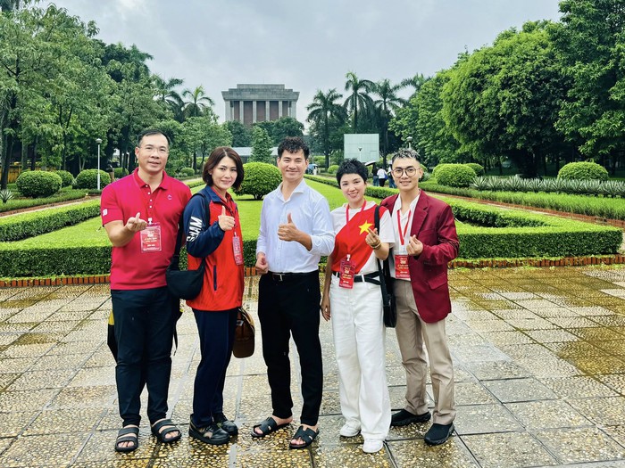 Huấn luyện viên bắn súng Đặng Hồng Hà đón tin vui của học trò khi đang tập luyện A80- Ảnh 11. Huấn luyện viên bắn súng Đặng Hồng Hà đón tin vui của học trò khi đang tập luyện A80- Ảnh 11.