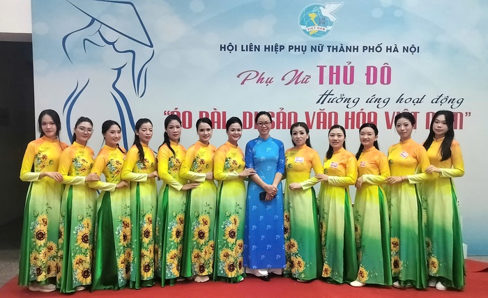 Khối Phụ nữ Việt Nam trước giờ Tổng duyệt diễu binh A80- Ảnh 1. Khối Phụ nữ Việt Nam trước giờ Tổng duyệt diễu binh A80- Ảnh 1.