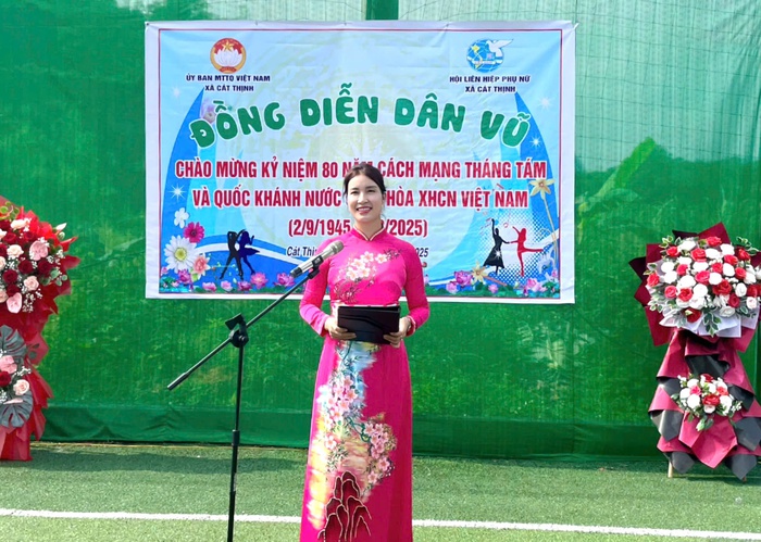 Phụ nữ Cát Thịnh đồng diễn dân vũ trong Ngày hội lớn của dân tộc- Ảnh 1. Phụ nữ Cát Thịnh đồng diễn dân vũ trong Ngày hội lớn của dân tộc- Ảnh 1.
