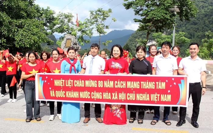 Phụ nữ xã Thượng Bằng La đồng diễn dân vũ chào mừng Quốc khánh 2/9- Ảnh 3. Phụ nữ xã Thượng Bằng La đồng diễn dân vũ chào mừng Quốc khánh 2/9- Ảnh 3.
