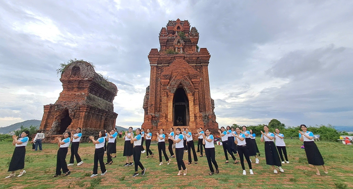 Gia Lai: Các cấp Hội phụ nữ tích cực tập luyện đồng diễn dân vũ toàn quốc- Ảnh 2. Gia Lai: Các cấp Hội phụ nữ tích cực tập luyện đồng diễn dân vũ toàn quốc- Ảnh 2.