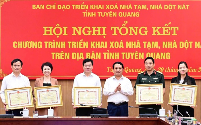 Tuyên Quang: Hoàn thành chương trình xóa hơn 15.000 căn nhà tạm, nhà dột nát- Ảnh 2. Tuyên Quang: Hoàn thành chương trình xóa hơn 15.000 căn nhà tạm, nhà dột nát- Ảnh 2.