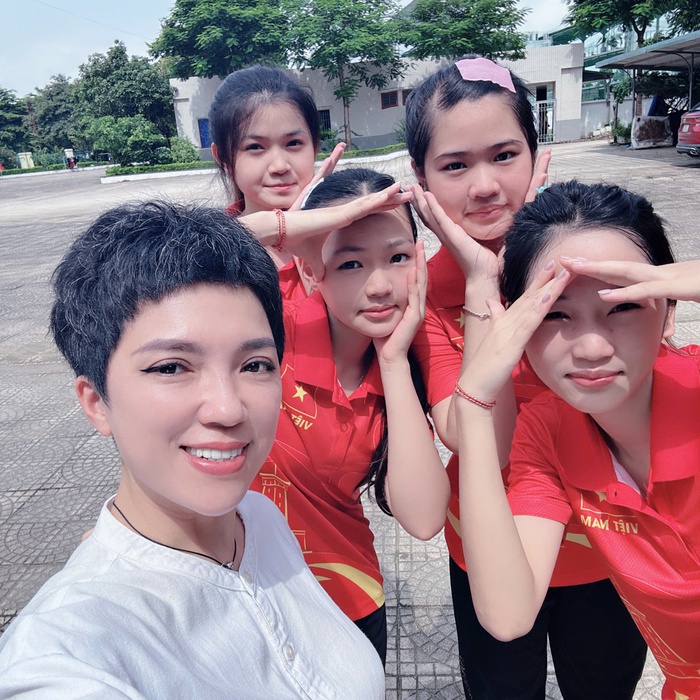Huấn luyện viên bắn súng Đặng Hồng Hà đón tin vui của học trò khi đang tập luyện A80- Ảnh 9. Huấn luyện viên bắn súng Đặng Hồng Hà đón tin vui của học trò khi đang tập luyện A80- Ảnh 9.