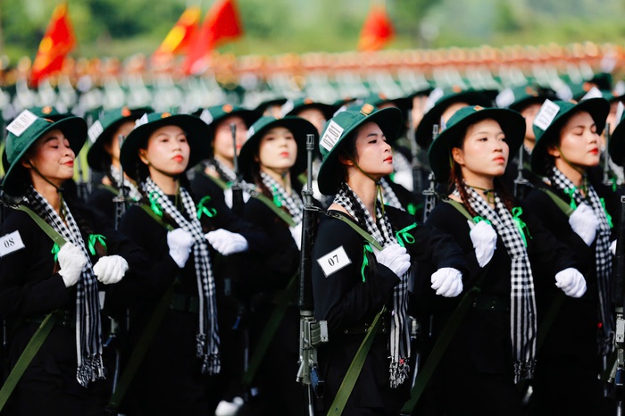 Nữ chiến sĩ và những bước chân kiêu hãnh trong đội hình hợp luyện diễu binh- Ảnh 6. Nữ chiến sĩ và những bước chân kiêu hãnh trong đội hình hợp luyện diễu binh- Ảnh 6.