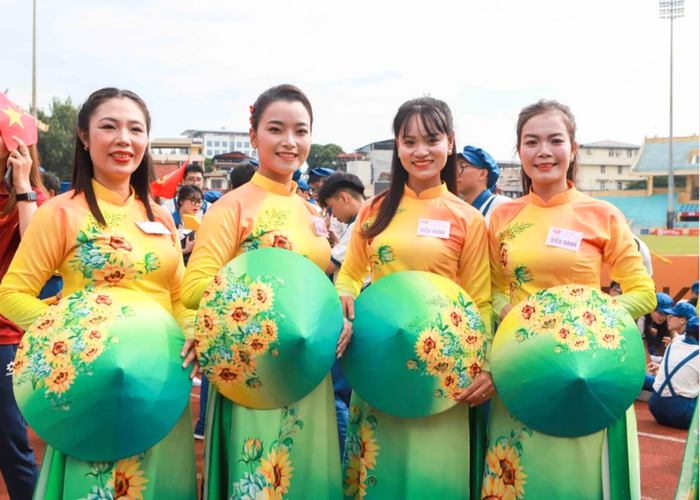 Kho bạc Nhà nước làm việc xuyên lễ Quốc khánh chi trả mức quà tặng cho toàn dân ăn Tết Độc lập- Ảnh 1.