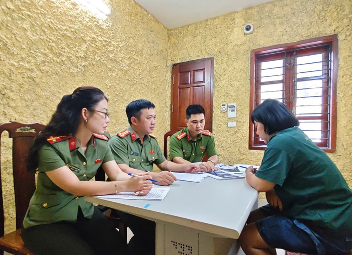 Tạm giữ người phụ nữ lừa bán giấy mời xem đại lễ A80- Ảnh 1. Tạm giữ người phụ nữ lừa bán giấy mời xem đại lễ A80- Ảnh 1.
