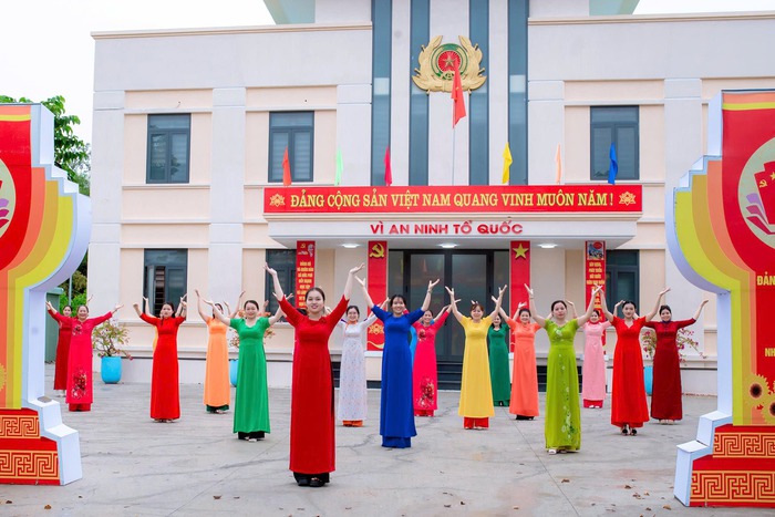 Phụ nữ cả nước rộn ràng hòa nhịp dân vũ chào mừng 80 năm Cách mạng Tháng Tám và Quốc khánh 2/9- Ảnh 13. Phụ nữ cả nước rộn ràng hòa nhịp dân vũ chào mừng 80 năm Cách mạng Tháng Tám và Quốc khánh 2/9- Ảnh 13.