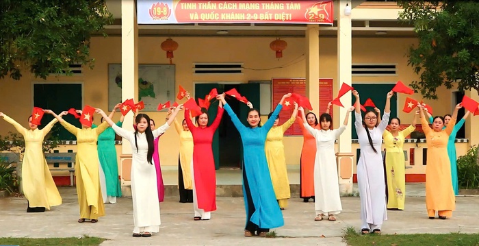 Phụ nữ cả nước rộn ràng hòa nhịp dân vũ chào mừng 80 năm Cách mạng Tháng Tám và Quốc khánh 2/9- Ảnh 15. Phụ nữ cả nước rộn ràng hòa nhịp dân vũ chào mừng 80 năm Cách mạng Tháng Tám và Quốc khánh 2/9- Ảnh 15.
