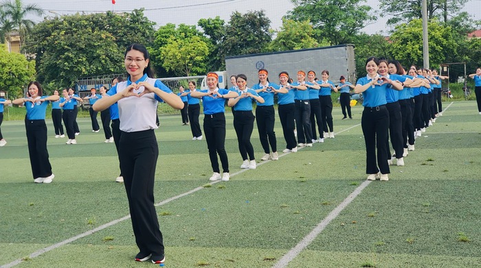 Hưng Yên: Trên 5.000 cán bộ, hội viên phụ nữ đồng diễn dân vũ chào mừng 80 năm Quốc khánh- Ảnh 1. Hưng Yên: Trên 5.000 cán bộ, hội viên phụ nữ đồng diễn dân vũ chào mừng 80 năm Quốc khánh- Ảnh 1.