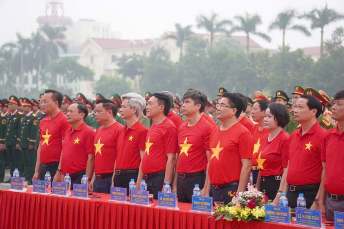 Hơn 10.000 cán bộ, hội viên phụ nữ Hưng Yên dự Lễ chào cờ "Tôi yêu Tổ quốc, quê hương tôi"- Ảnh 1. Hơn 10.000 cán bộ, hội viên phụ nữ Hưng Yên dự Lễ chào cờ "Tôi yêu Tổ quốc, quê hương tôi"- Ảnh 1.