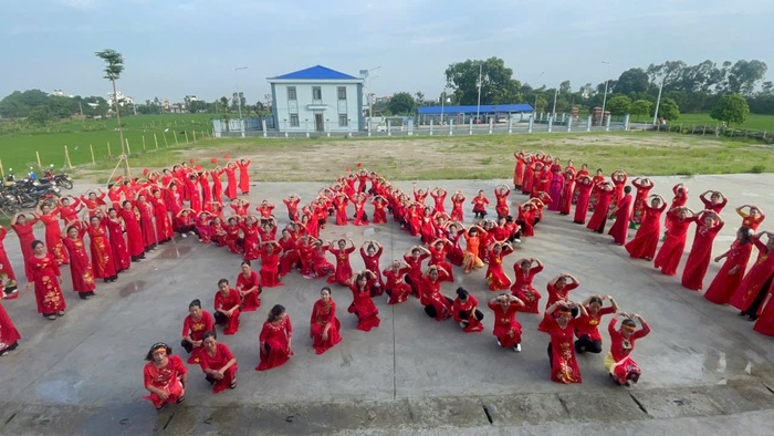 Hưng Yên: Trên 5.000 cán bộ, hội viên phụ nữ đồng diễn dân vũ chào mừng 80 năm Quốc khánh- Ảnh 3. Hưng Yên: Trên 5.000 cán bộ, hội viên phụ nữ đồng diễn dân vũ chào mừng 80 năm Quốc khánh- Ảnh 3.