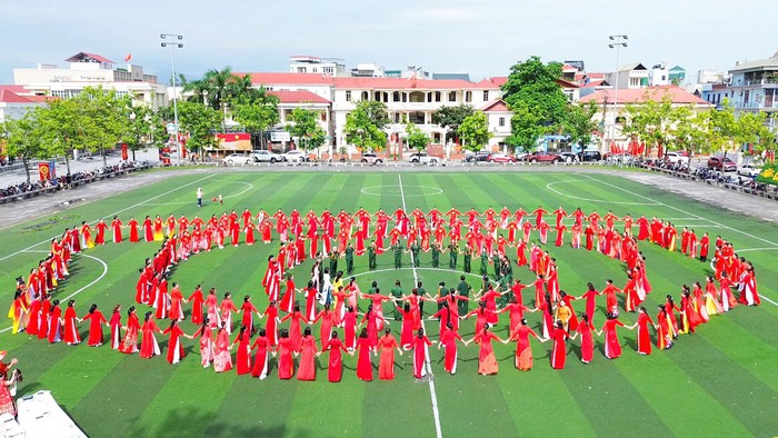 Hà Nội: 80.000 phụ nữ đồng diễn dân vũ chào mừng 80 năm Quốc Khánh- Ảnh 4. Hà Nội: 80.000 phụ nữ đồng diễn dân vũ chào mừng 80 năm Quốc Khánh- Ảnh 4.