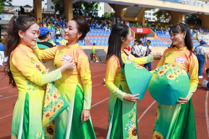 Tổng duyệt Lễ kỷ niệm A80: Khối Phụ nữ Việt Nam diễu hành trong tiếng hò reo cổ vũ của Nhân dân- Ảnh 9. Tổng duyệt Lễ kỷ niệm A80: Khối Phụ nữ Việt Nam diễu hành trong tiếng hò reo cổ vũ của Nhân dân- Ảnh 9.