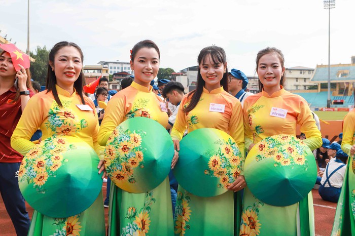 Tổng duyệt Lễ kỷ niệm A80: Khối Phụ nữ Việt Nam diễu hành trong tiếng hò reo cổ vũ của Nhân dân- Ảnh 11. Tổng duyệt Lễ kỷ niệm A80: Khối Phụ nữ Việt Nam diễu hành trong tiếng hò reo cổ vũ của Nhân dân- Ảnh 11.