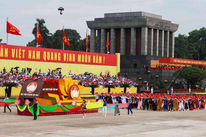 Ấn tượng khối quần chúng tham gia diễu hành tổng duyệt Lễ A80- Ảnh 1. Ấn tượng khối quần chúng tham gia diễu hành tổng duyệt Lễ A80- Ảnh 1.