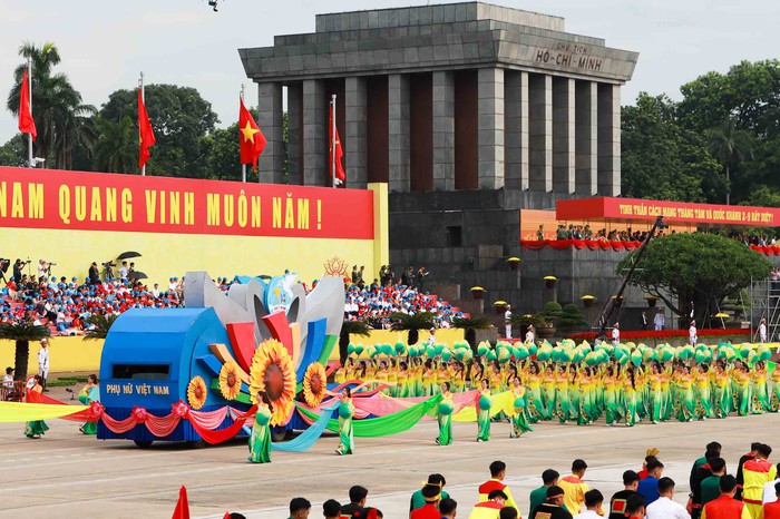 Ấn tượng khối quần chúng tham gia diễu hành tổng duyệt Lễ A80- Ảnh 3. Ấn tượng khối quần chúng tham gia diễu hành tổng duyệt Lễ A80- Ảnh 3.