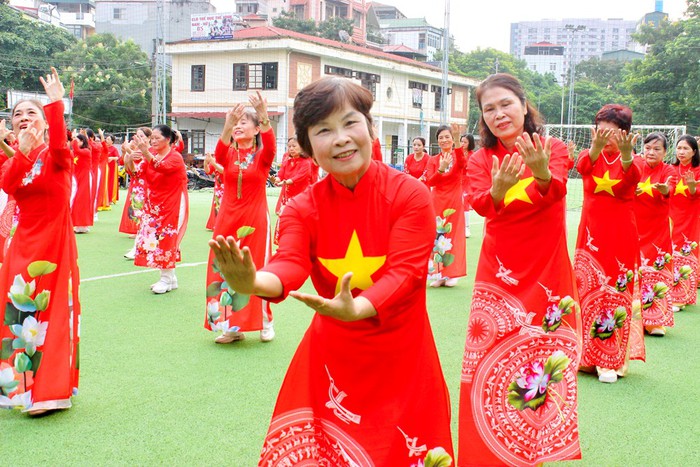 Hà Nội: 80.000 phụ nữ đồng diễn dân vũ chào mừng 80 năm Quốc Khánh- Ảnh 7. Hà Nội: 80.000 phụ nữ đồng diễn dân vũ chào mừng 80 năm Quốc Khánh- Ảnh 7.