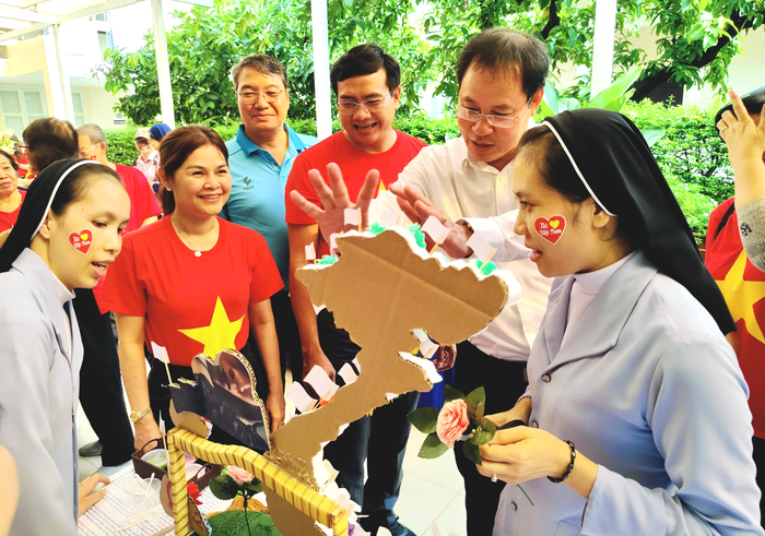 TPHCM: Đồng diễn mừng Quốc khánh 2/9 tại Ngày hội "Tết Độc lập"- Ảnh 3. TPHCM: Đồng diễn mừng Quốc khánh 2/9 tại Ngày hội "Tết Độc lập"- Ảnh 3.