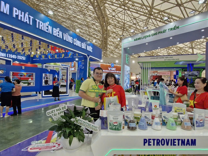 Điểm nhấn Hành trình "Giữ lửa di sản, kiến tạo năng lượng quốc gia" của Petrovietnam- Ảnh 4. Điểm nhấn Hành trình "Giữ lửa di sản, kiến tạo năng lượng quốc gia" của Petrovietnam- Ảnh 4.