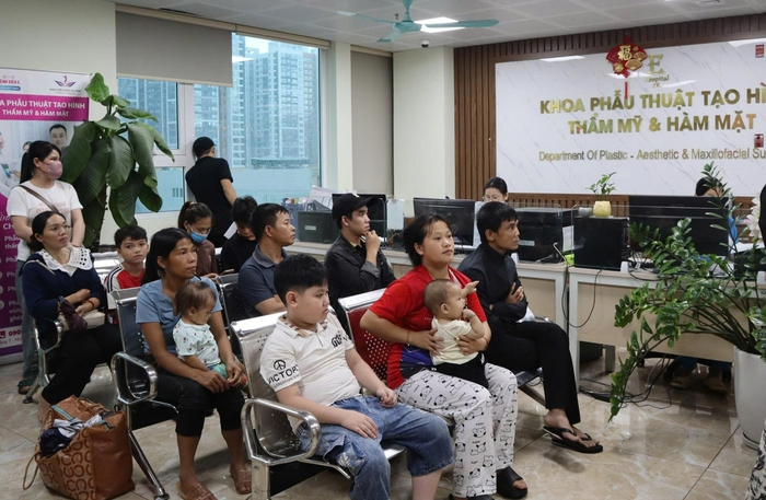 Lào Cai: Nhiều trẻ em người dân tộc thiểu số bị dị tật vùng hàm mặt được phẫu thuật miễn phí- Ảnh 1. Lào Cai: Nhiều trẻ em người dân tộc thiểu số bị dị tật vùng hàm mặt được phẫu thuật miễn phí- Ảnh 1.