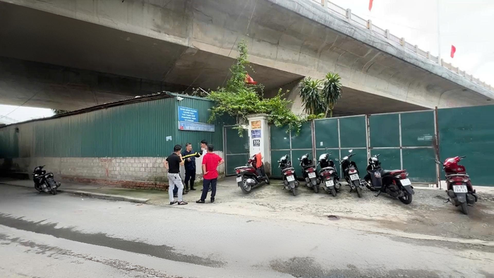 Mất phương tiện đi làm vì vụ hỏa hoạn ở bãi gửi xe máy dưới chân cầu Vĩnh Tuy- Ảnh 8. Mất phương tiện đi làm vì vụ hỏa hoạn ở bãi gửi xe máy dưới chân cầu Vĩnh Tuy- Ảnh 8.