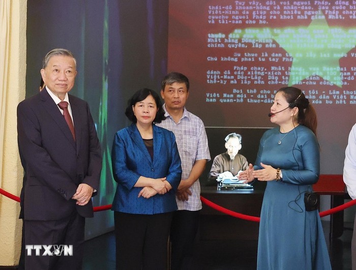 Tổng Bí thư Tô Lâm dâng hương tại Di tích số 48 Hàng Ngang- Ảnh 1. Tổng Bí thư Tô Lâm dâng hương tại Di tích số 48 Hàng Ngang- Ảnh 1.