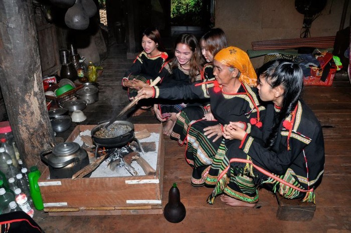 Lồng ghép giới trong tiếp cận dịch vụ khuyến nông và tài chính- Ảnh 2.