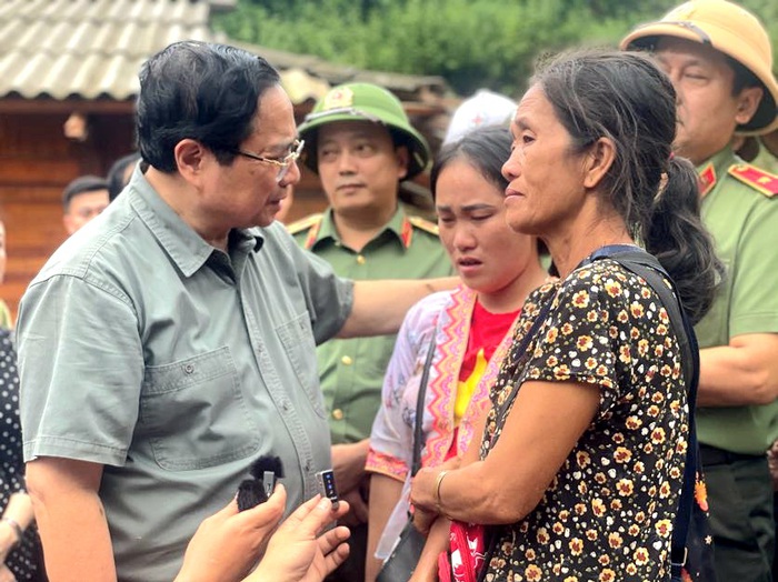 Thủ tướng thăm hỏi người dân và chỉ đạo khắc phục hậu quả thiên tai ở Điện Biên- Ảnh 3.