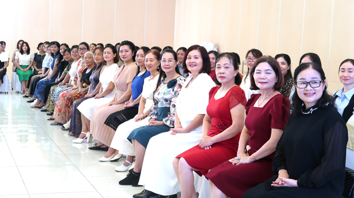 Phụ nữ Long Bình học cách trở nên có khí chất - Ảnh 1. Phụ nữ Long Bình học cách trở nên có khí chất - Ảnh 1.