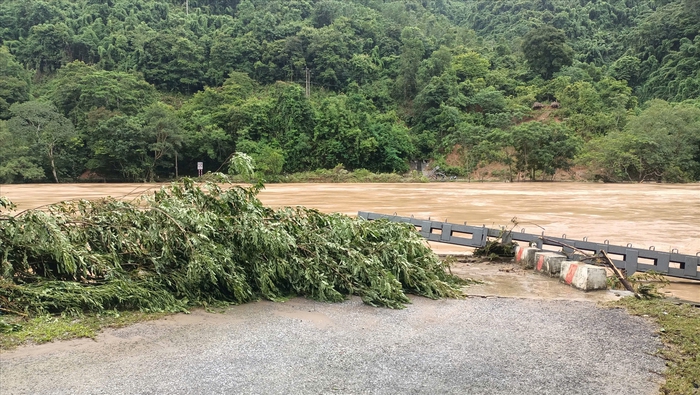 Nghệ An: Xây dựng bến đò phục vụ người dân các bản bị cô lập- Ảnh 3. Nghệ An: Xây dựng bến đò phục vụ người dân các bản bị cô lập- Ảnh 3.