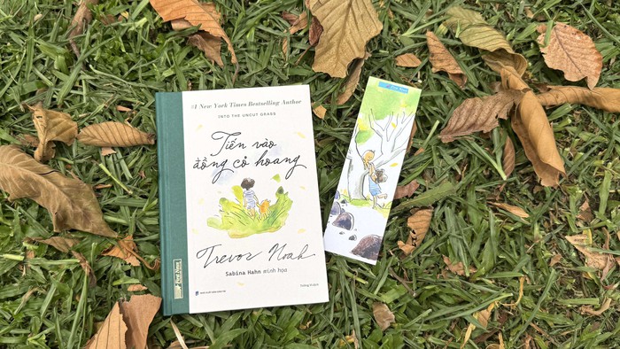 Cuốn sách "Tiến vào đồng cỏ hoang" Cuốn sách "Tiến vào đồng cỏ hoang"
