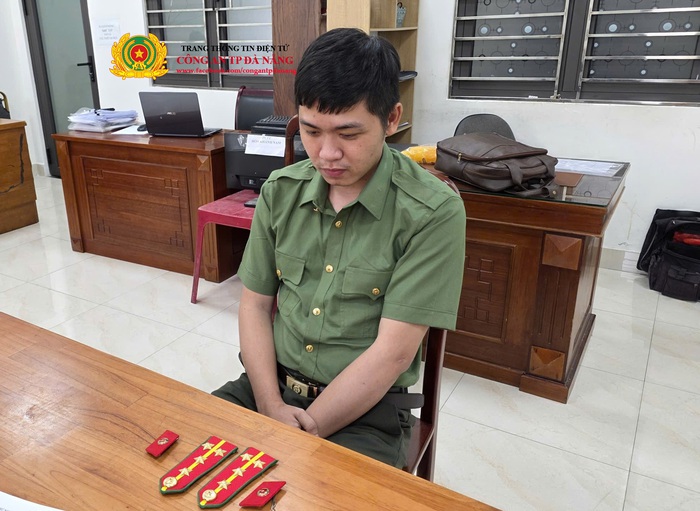 Bắt đối tượng giả danh Công an lừa đảo chiếm đoạt tài sản- Ảnh 1. Bắt đối tượng giả danh Công an lừa đảo chiếm đoạt tài sản- Ảnh 1.