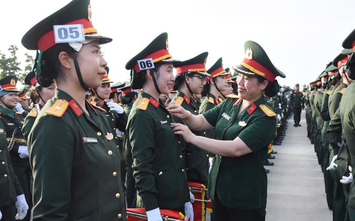 Ban Phụ nữ Quân đội thăm, tặng quà nữ quân nhân tham gia nhiệm vụ A80- Ảnh 3. Ban Phụ nữ Quân đội thăm, tặng quà nữ quân nhân tham gia nhiệm vụ A80- Ảnh 3.