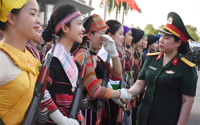 Ban Phụ nữ Quân đội thăm, tặng quà nữ quân nhân tham gia nhiệm vụ A80- Ảnh 4. Ban Phụ nữ Quân đội thăm, tặng quà nữ quân nhân tham gia nhiệm vụ A80- Ảnh 4.