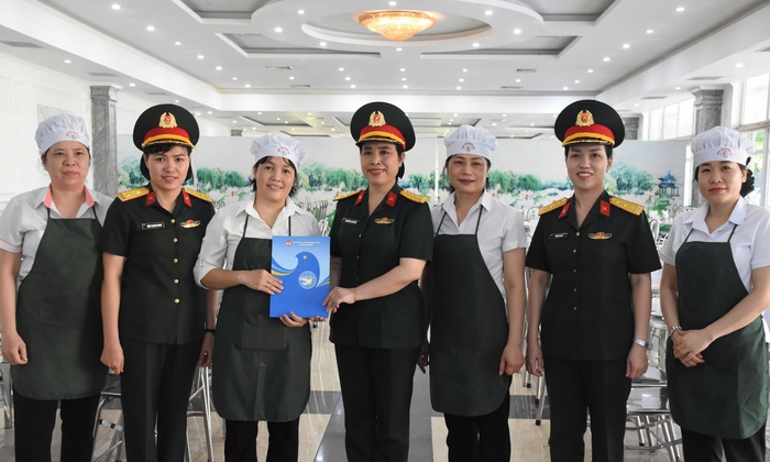 Ban Phụ nữ Quân đội thăm, tặng quà nữ quân nhân tham gia nhiệm vụ A80- Ảnh 6. Ban Phụ nữ Quân đội thăm, tặng quà nữ quân nhân tham gia nhiệm vụ A80- Ảnh 6.