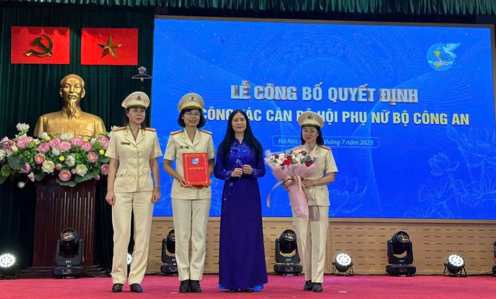 Phụ nữ Bộ Công an đạt nhiều kết quả xuất sắc trong 6 tháng đầu năm 2025- Ảnh 5. Phụ nữ Bộ Công an đạt nhiều kết quả xuất sắc trong 6 tháng đầu năm 2025- Ảnh 5.