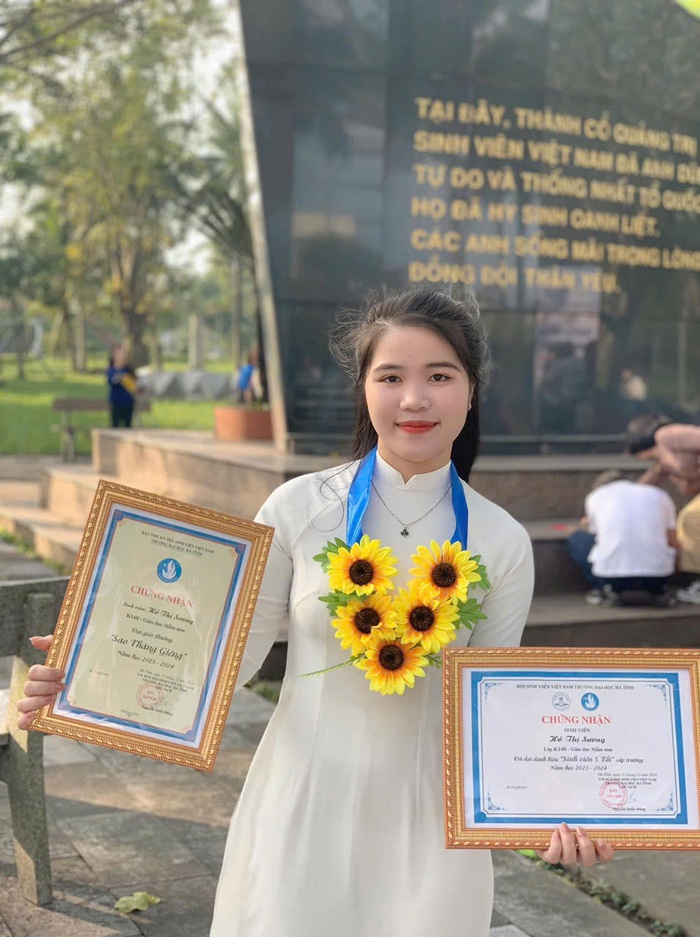 Nữ cử nhân người Chứt đầu tiên ở Rào Tre và ước mơ trở thành người “gieo chữ”- Ảnh 4. Nữ cử nhân người Chứt đầu tiên ở Rào Tre và ước mơ trở thành người “gieo chữ”- Ảnh 4.