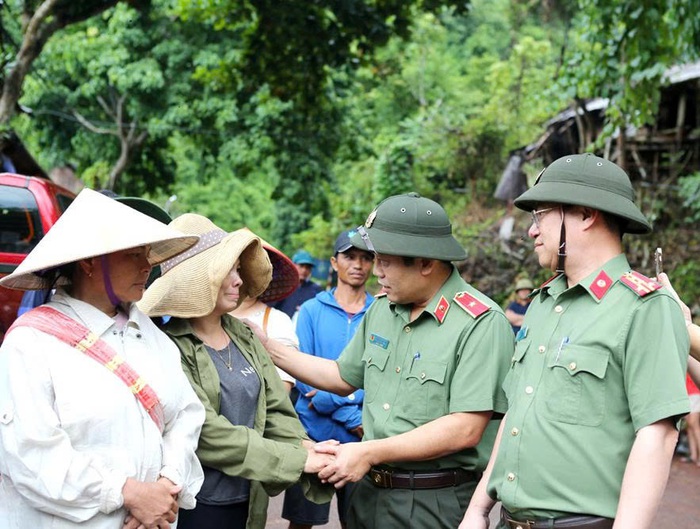 Bộ Công an xây mới, sửa chữa 1.000 căn nhà cho Nhân dân Nghệ An bị thiệt hại do lũ - Ảnh 2.