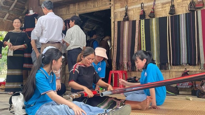 Trải nghiệm văn hóa Xơ Đăng tại Hà Nội- Ảnh 1. Trải nghiệm văn hóa Xơ Đăng tại Hà Nội- Ảnh 1.
