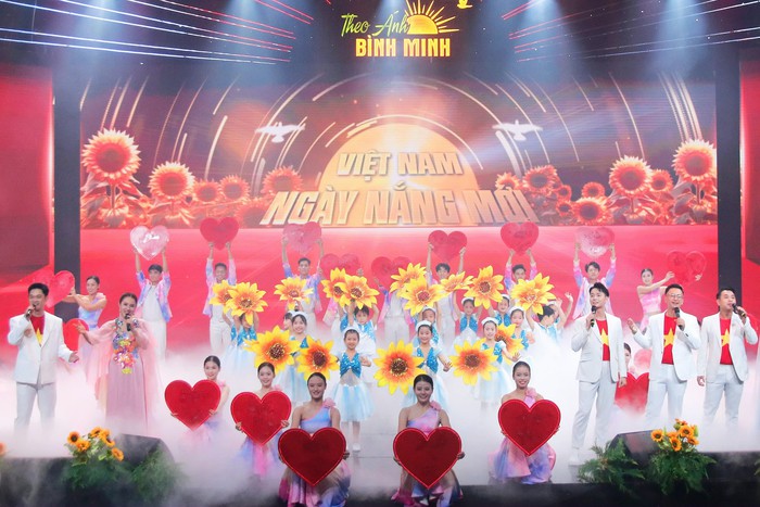 Giao lưu nghệ thuật "Theo ánh bình minh": Chung tay xoa dịu nỗi đau da cam- Ảnh 3.