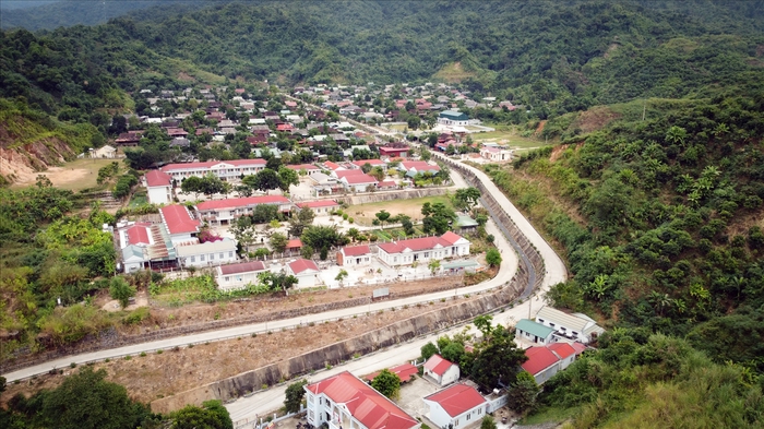 Bản tái định cư nỗ lực xây dựng nông thôn mới- Ảnh 1. Bản tái định cư nỗ lực xây dựng nông thôn mới- Ảnh 1.