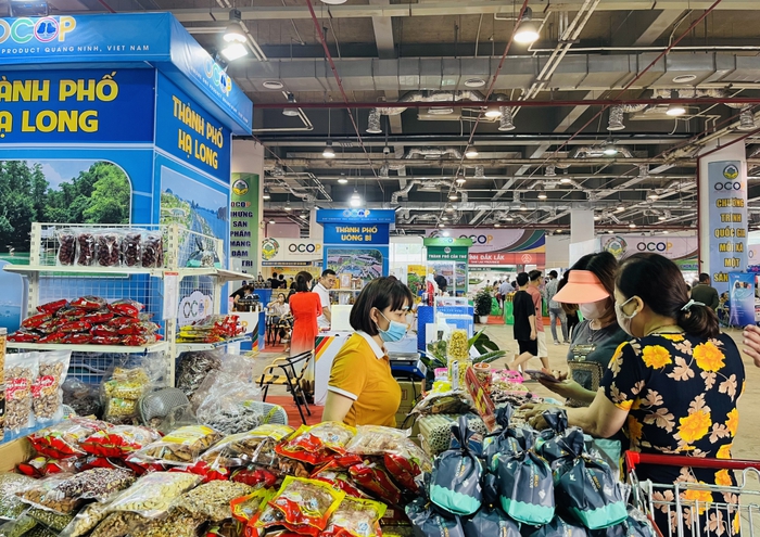 Quảng Ninh kích cầu du lịch, góp phần phát triển thương mại hải đảo - Ảnh 2. Quảng Ninh kích cầu du lịch, góp phần phát triển thương mại hải đảo - Ảnh 2.